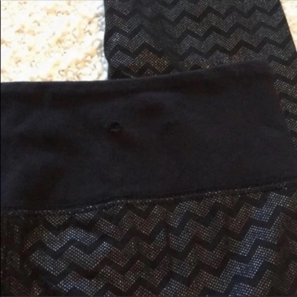 💕NWOT SO SIZE XS SHIMMER CHEVRON LEGGING - Picture 9 of 10
